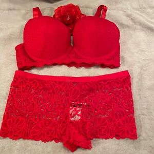 Plus Size Bra Set - Size 40D/1X